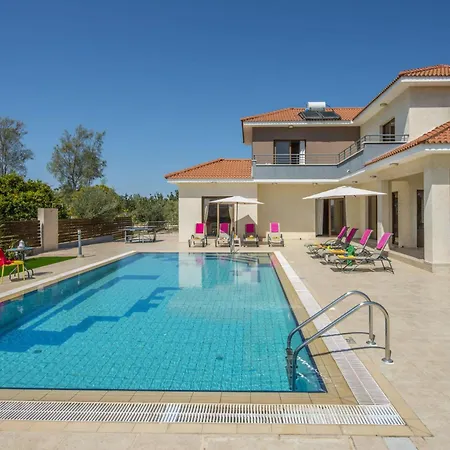 Holiday home With Private Pool Peyia