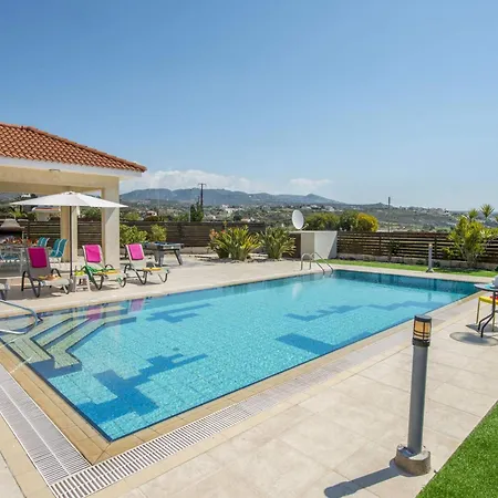 With Private Pool Ferienhaus *